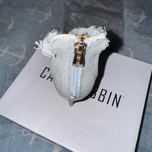 Heels - Picture 5 of 7